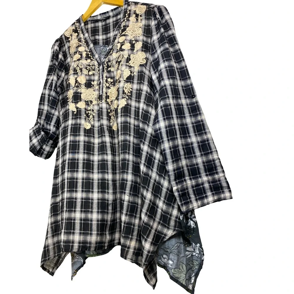 Andree by UNIT Plaid Floral Embroidered Long Tunic Top L Boho Paisley Lagenlook